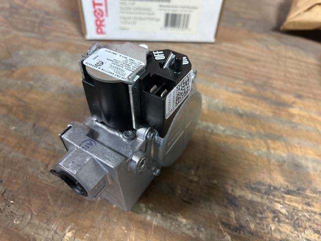 Gas Hot Surface/Dir Spark Gas Valve Single Stage,Volts: 24, Hz: 50/60, Inlet: 1/2NPT  Outlet: 1/2NPT