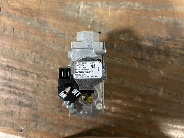 Gas Hot Surface/Dir Spark Gas Valve Single Stage,Volts: 24, Hz: 50/60, Inlet: 1/2NPT  Outlet: 1/2NPT