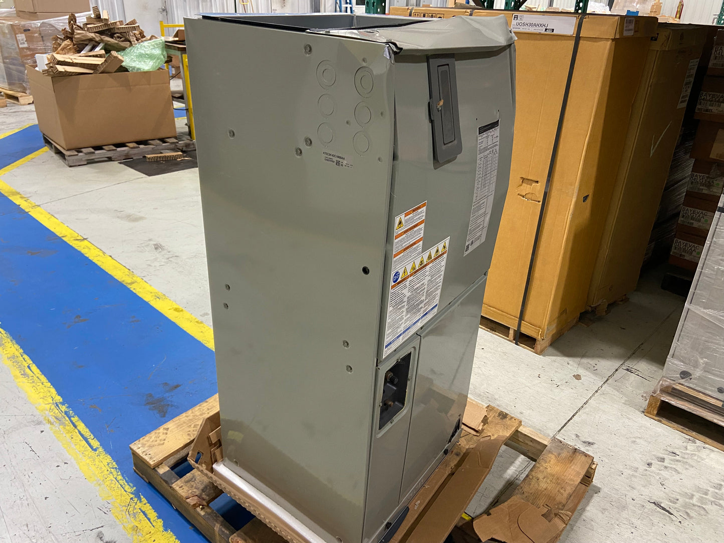 3.5 Ton Multiposition Fan Coil, Variable Speed, 208-230/60/1 13 Seer, Damaged