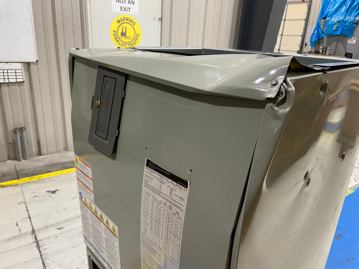 3.5 Ton Multiposition Fan Coil, Variable Speed, 208-230/60/1 13 Seer, Damaged