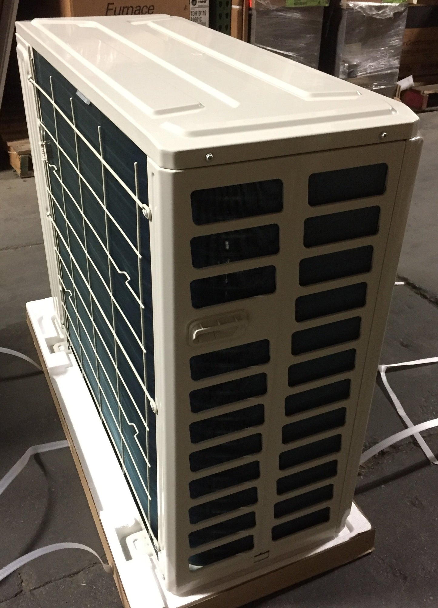 Unidad de bomba de calor minisplit para exteriores, sin conductos, de zona única, de 36 000 Btu, 17,5 SEER, 208-230/60/1 R-410A