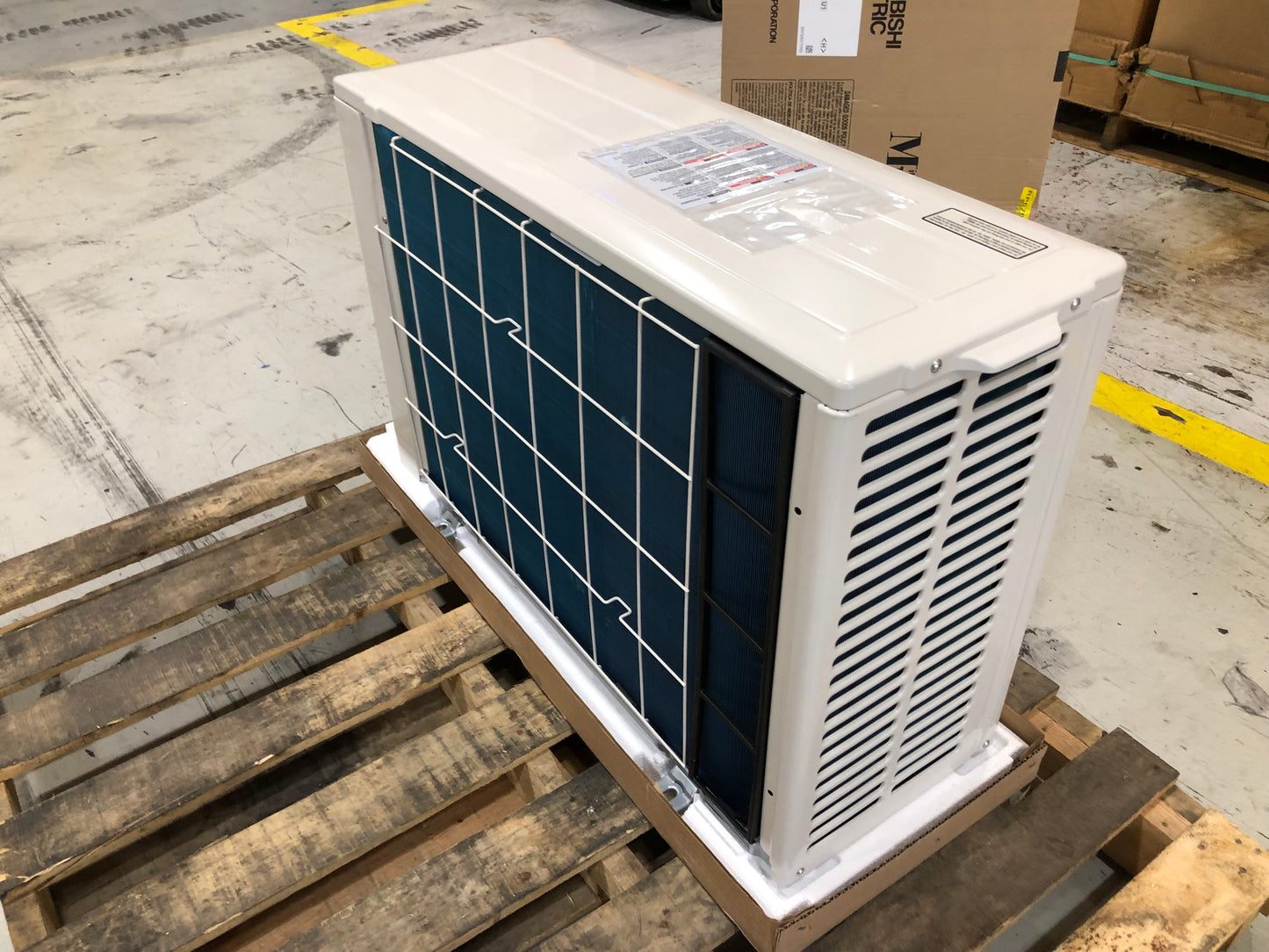 9,000 BTU Single-Zone Outdoor Mini-Split Heat Pump, 30.5 SEER 208-230/60/1 R-410A