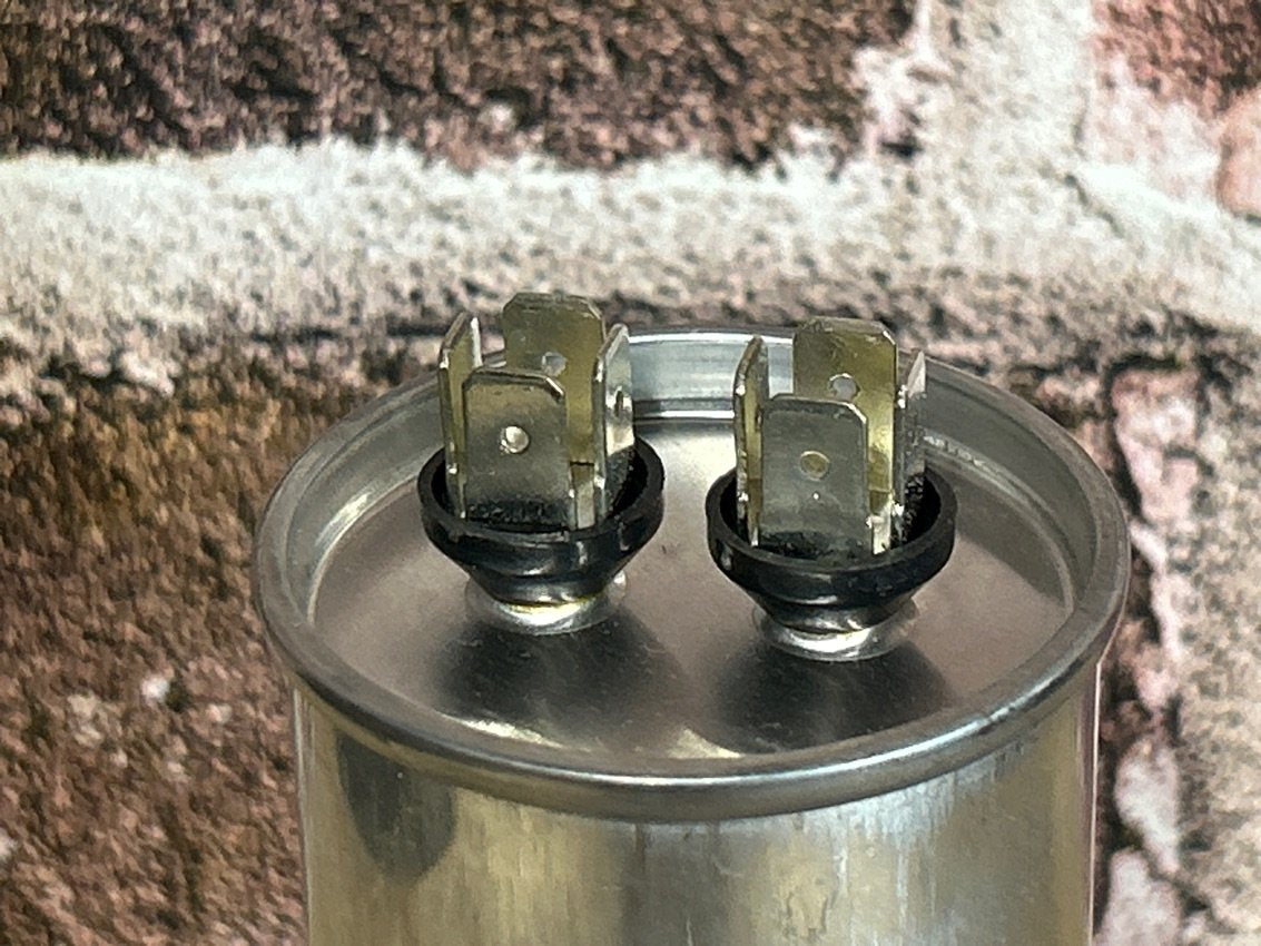 370 Vac, 50MFD 50/60 Hz, Round Capacitor