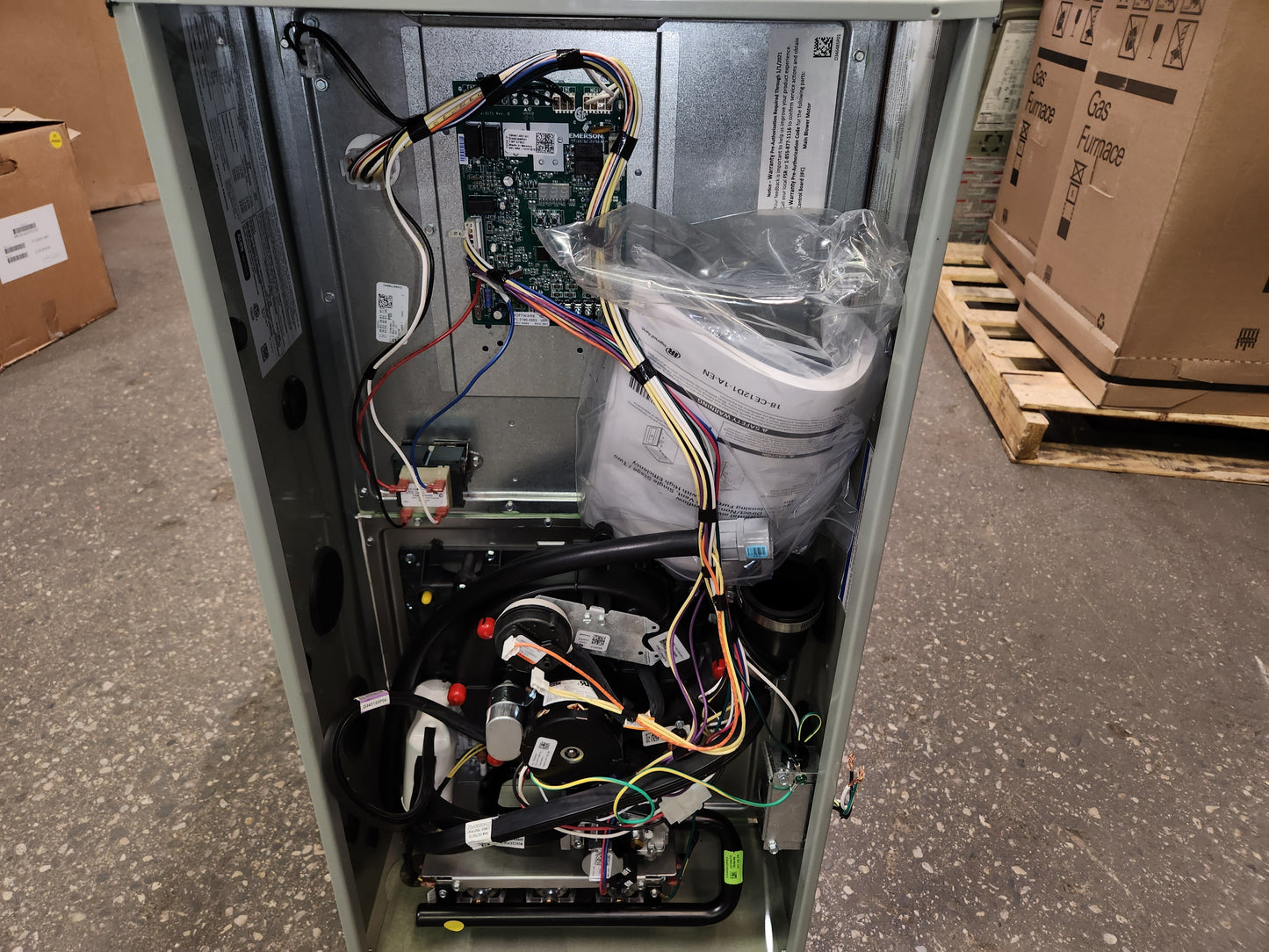 60,000 Btu Single-Stage ECM Downflow Gas Furnace, 96.00% 115/60/1 CFM 1604