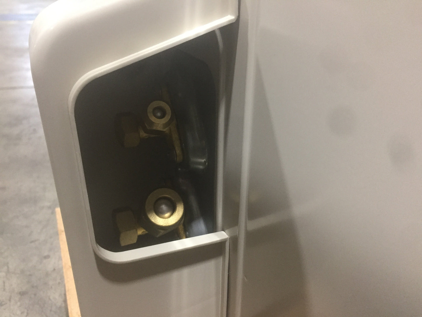 18,000 BTU Single Zone Outdoor Cooling Unit 20.5 SEER 208-230/60/1 R-410A