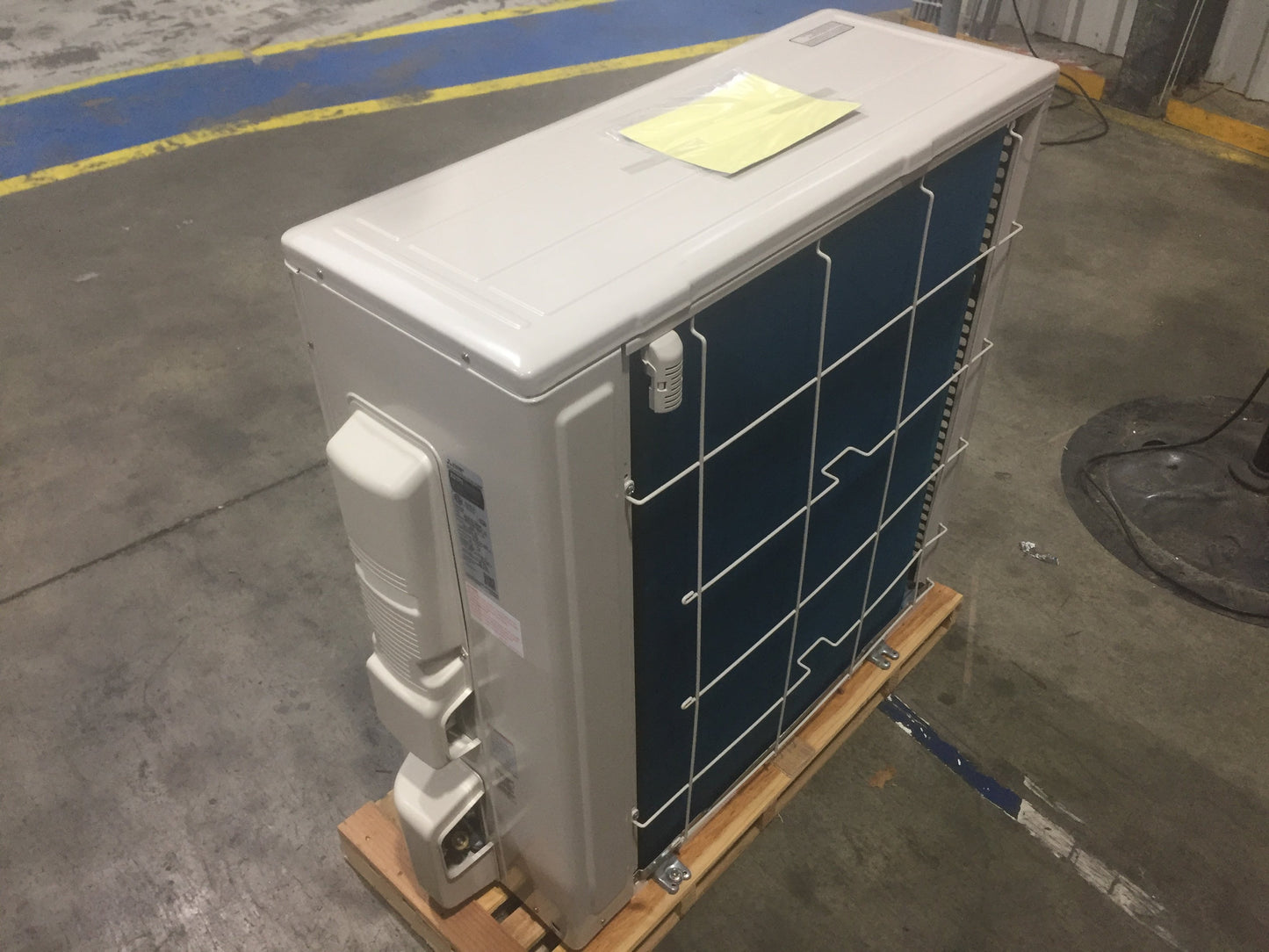 18,000 BTU Single Zone Outdoor Cooling Unit 20.5 SEER 208-230/60/1 R-410A