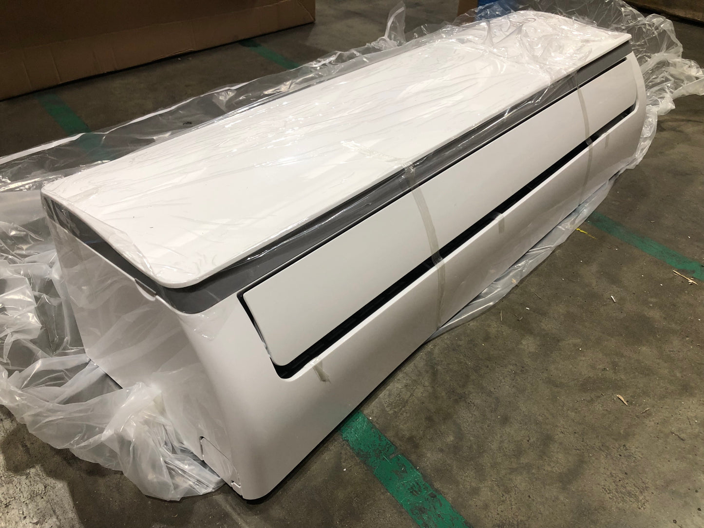 Unidad interior minisplit de pared alta con bomba de calor VRF de 12 000 Btu