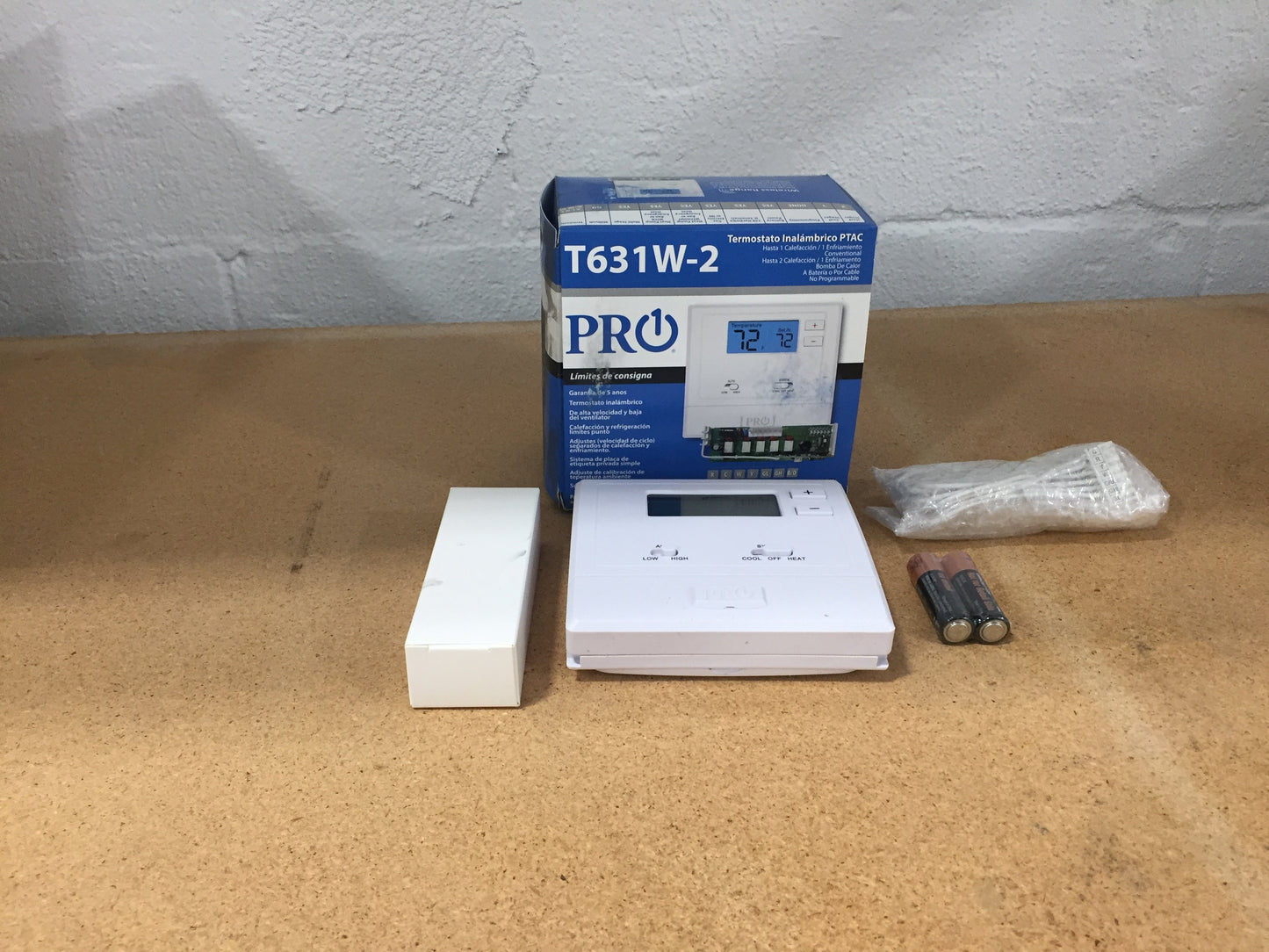 T631W-2 Wireless PtAC Thermostat 24V Non-Programmable