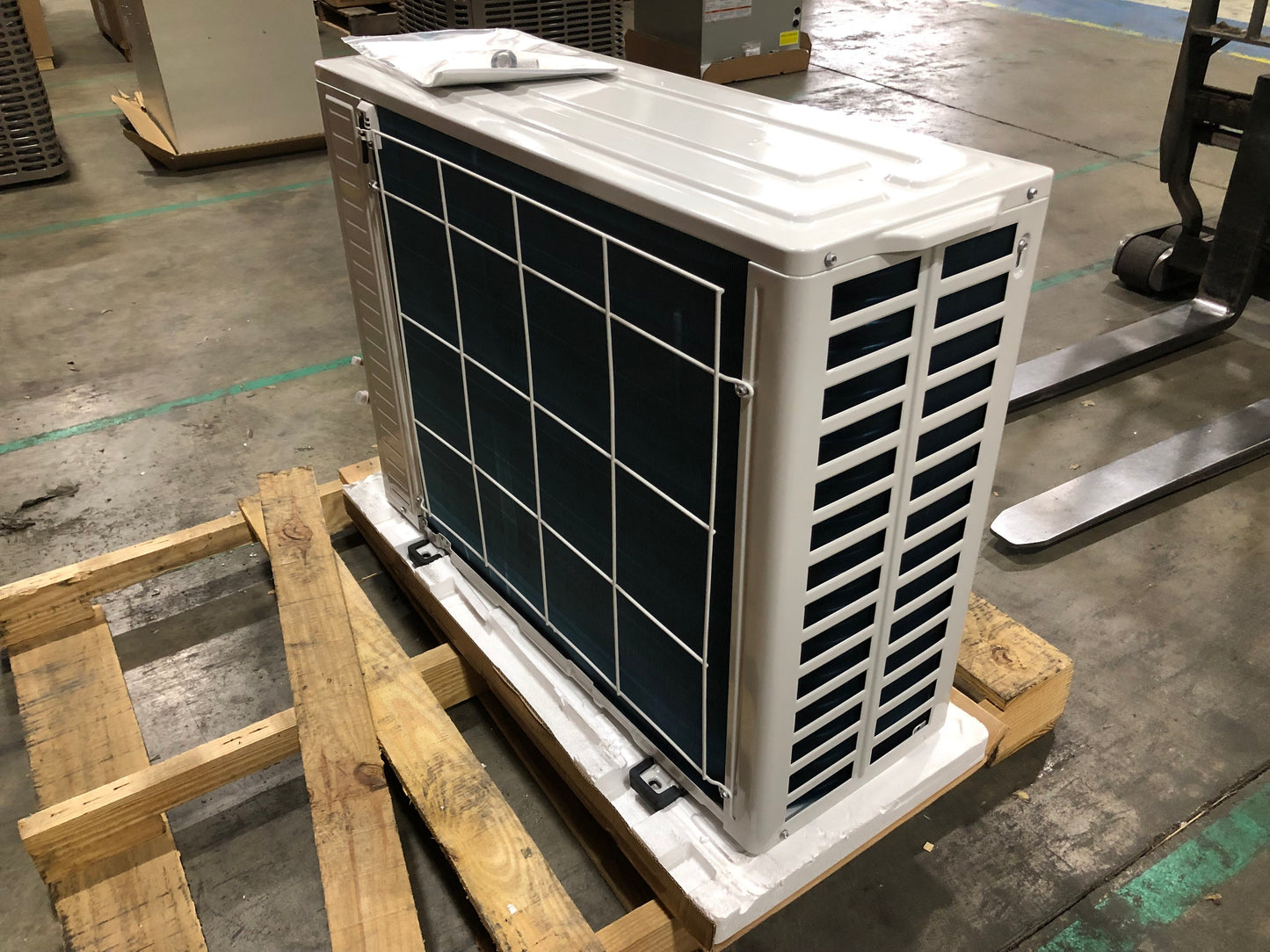 24,000 Btu Single Zone Outdoor Heat Pump Mini Split Unit, 17 Seer 208-230/60/1 R-410A
