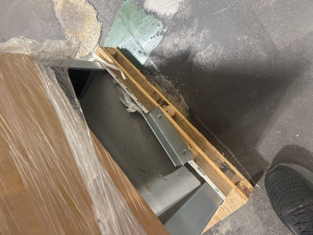 1 Ton Vertical Through-The-Wall Packaged Heat Pump Unit/W 4 Kw, 208-230/60/1, Eer: 11