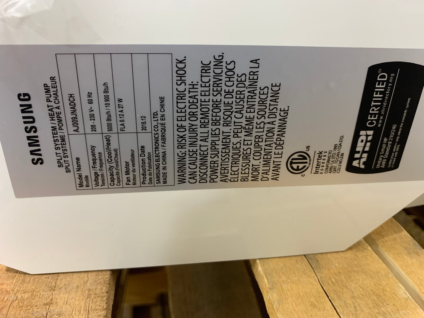 Unidad minisplit con bomba de calor para interiores de 9000/10 900 Btu, 208-230/60/1 R410A