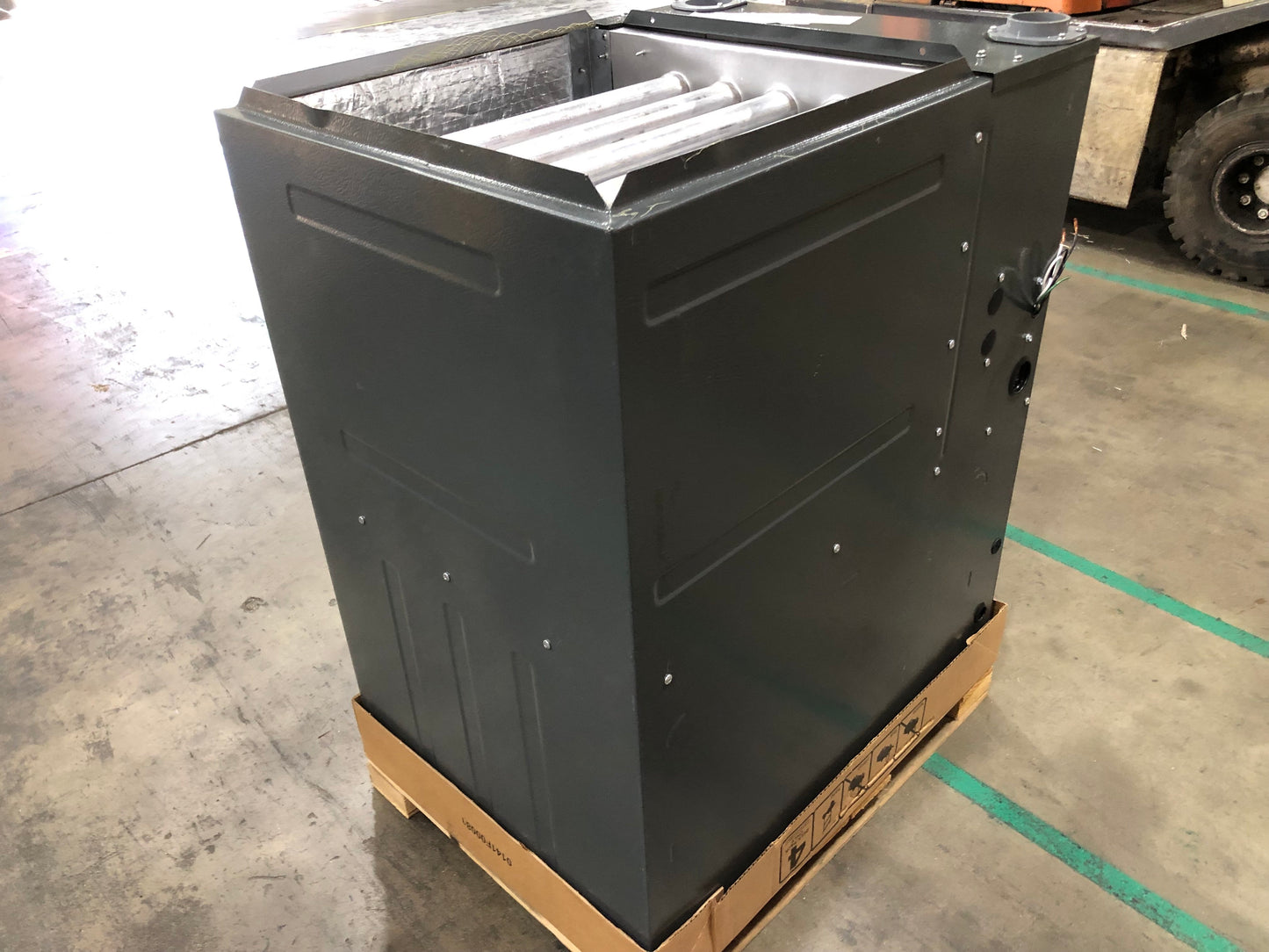 100,000 Btu UPFlow/Horizontal 2 Stage Communicating Natural Gas Furnace 96% Afue 115/60/1 2000 Cfm