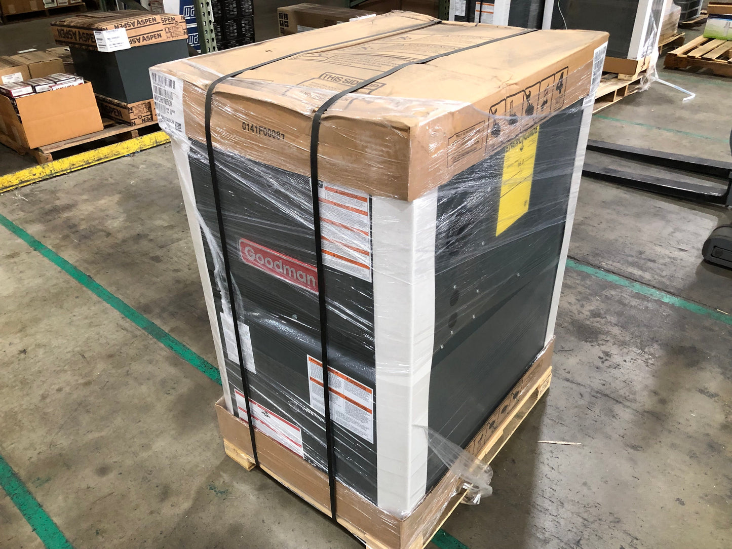 100,000 Btu UPFlow/Horizontal 2 Stage Communicating Natural Gas Furnace 96% Afue 115/60/1 2000 Cfm