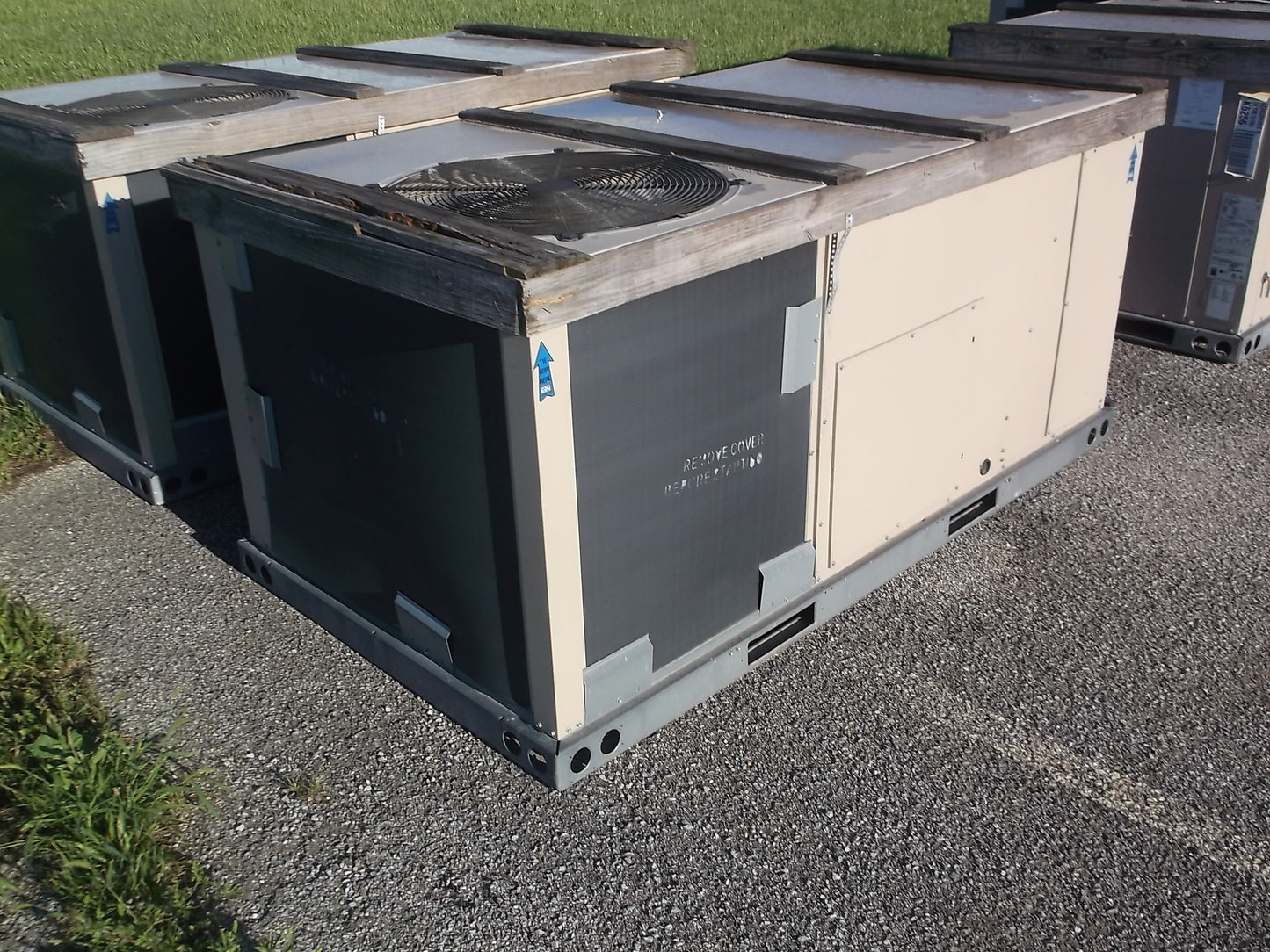 4 TON 2 STAGE COOL CONVERTIBLE GAS/ELECTRIC ROOFTOP PACKAGE UNIT R410A 460/60/3 17 SEER 80% AFUE