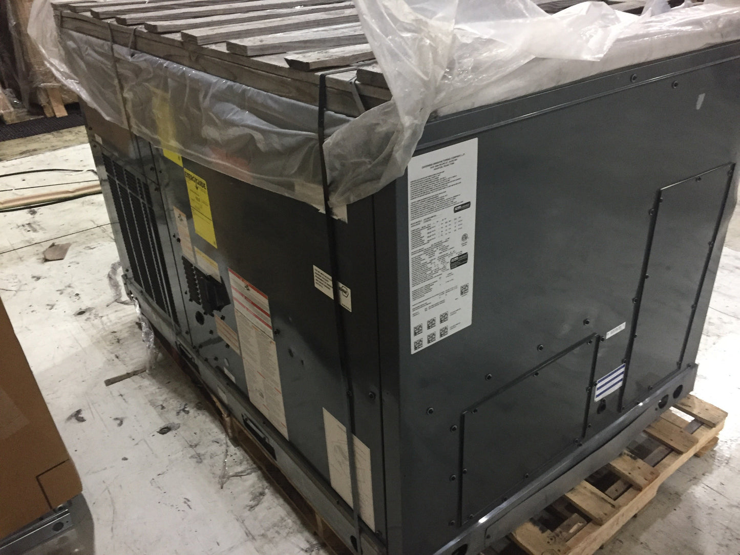 5 Ton 2-Stage Multi-Position Natural Gas/Electric Packaged Unit, 16 Seer, 208-230/60/1, R-410A
