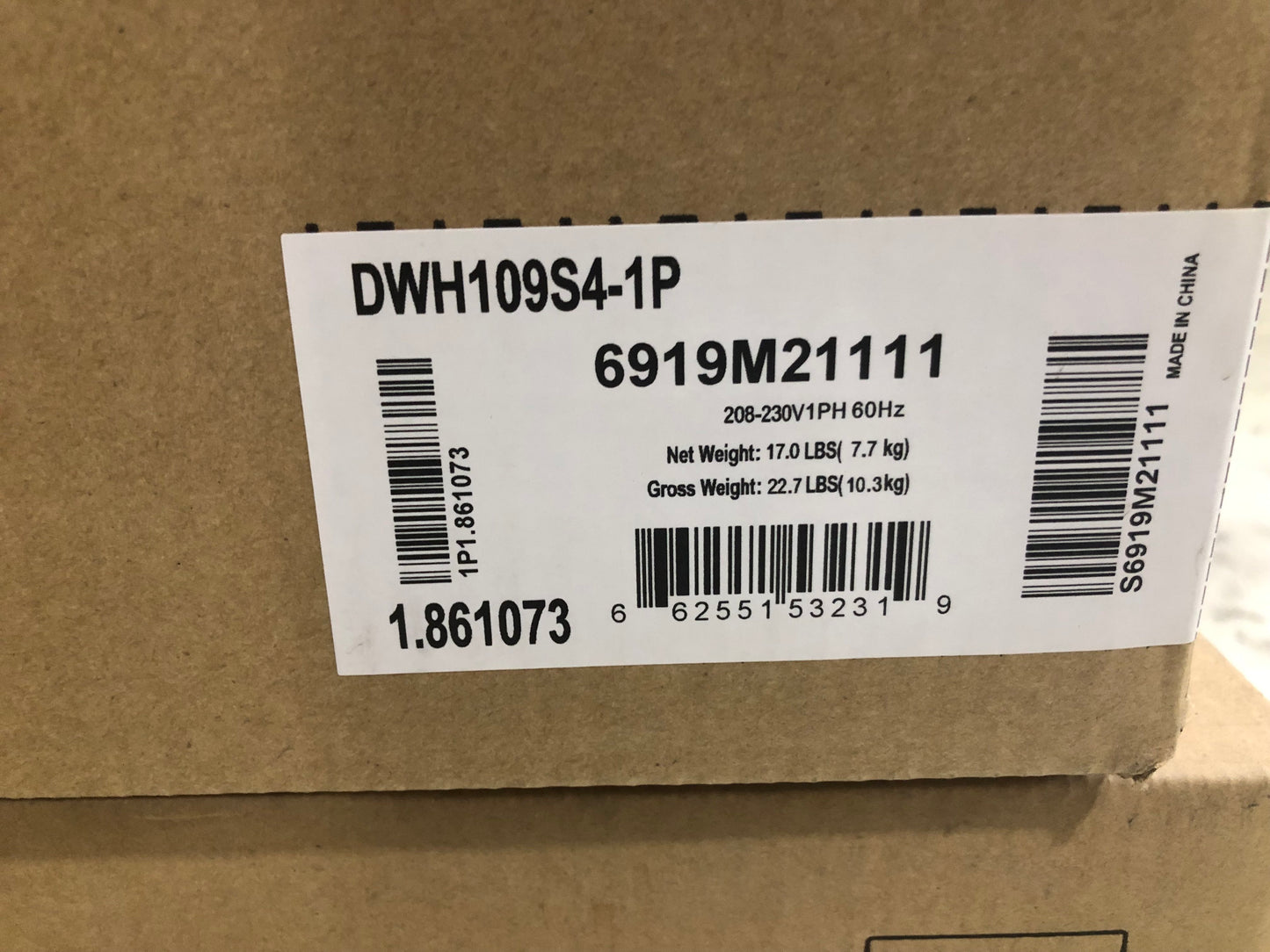 Bomba de calor de zona única de 9000 Btu con controlador de aire de montaje en pared de OD y conjunto de 19 SEER 208-230/60/1 R410A