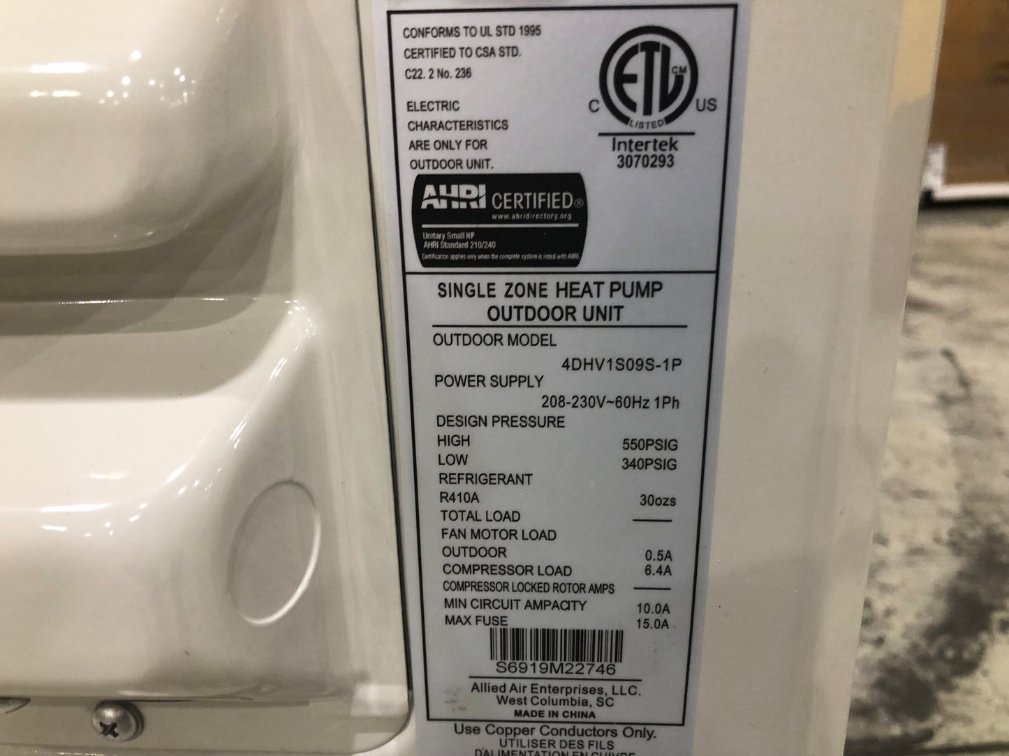 Bomba de calor de zona única de 9000 Btu con controlador de aire de montaje en pared de OD y conjunto de 19 SEER 208-230/60/1 R410A