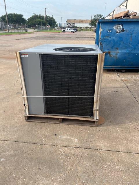 HORNO DE GAS NATURAL ECM DE UNA ETAPA, FLUJO ASCENDENTE/HORIZONTAL, 60 000 BTU, 96 % AFUE, 115/60/1 CFM:1200