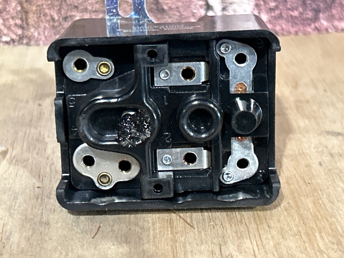 208/240 V, 50/60 Hz, 18 Amps, Magnetic Line Switching Relay