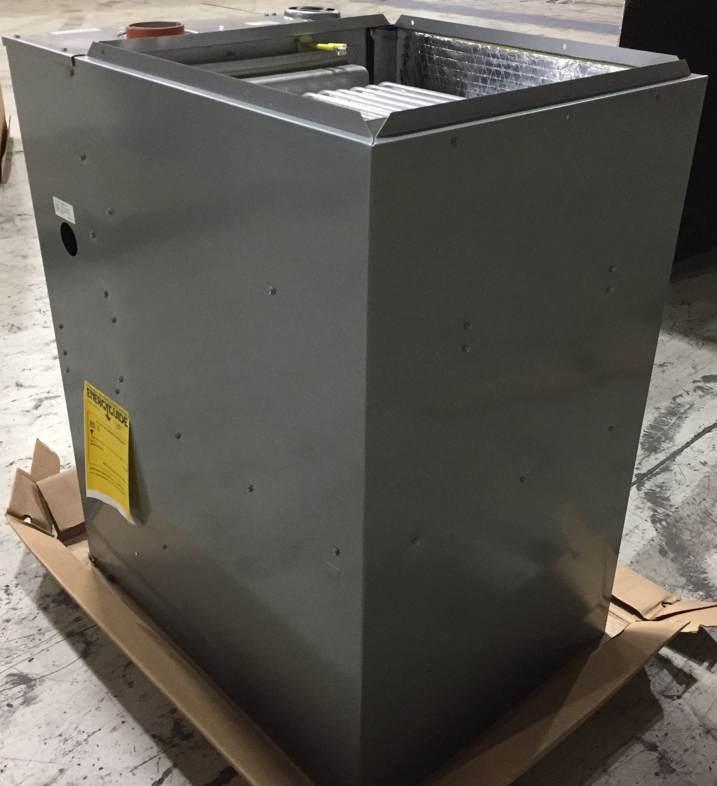 Horno a gas de varias velocidades, ECM, de una etapa, de flujo ascendente/horizontal, 100 000 BTU, 80 % de aire de combustión (AFU), 115/60/1 Cfm: 1840