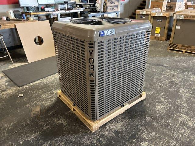 2.5 Ton Split-System Heat Pump 208-230/60/1 16 SEER R-410A