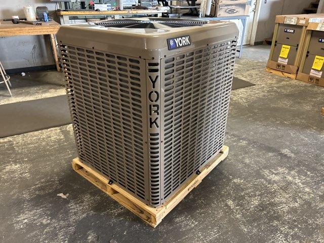 2.5 Ton Split-System Heat Pump 208-230/60/1 16 SEER R-410A