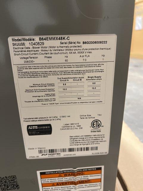 PORTA PAPEL HIGIÉNICO ESSENTIALS CON TAPA, CROMADO