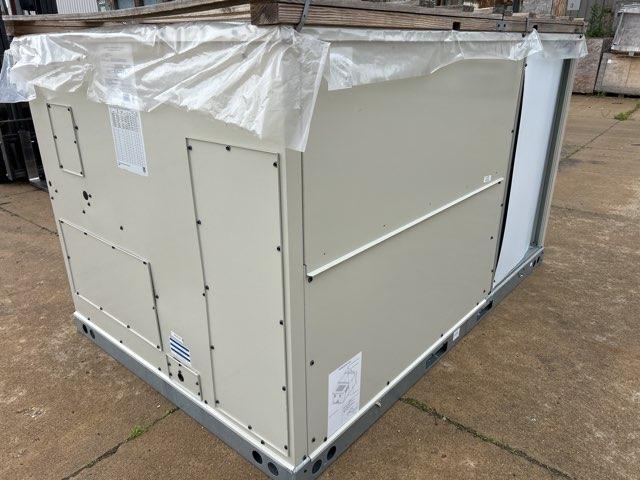 7.5 Ton Two-Stage Convertible Packaged Heat Pump Unit, 11 EER, 208-230/60/3, R410A