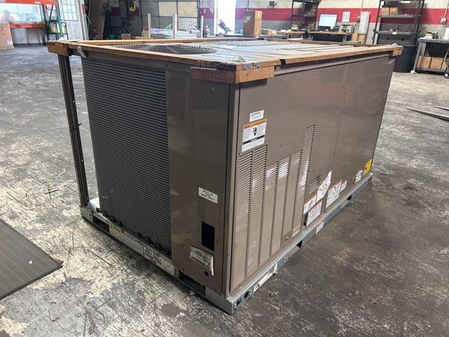 5 Ton Two-Stage Convertible Natural Gas/Electric Packaged Unit, 14.1 SEER, 460/60/3, R410A