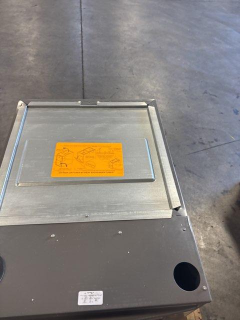 84,000 BTU 3-Stg Modulating Upflow ECM Var Spd Communicating Gas Furnace 98.1% 115/60/1 CFM: 1313