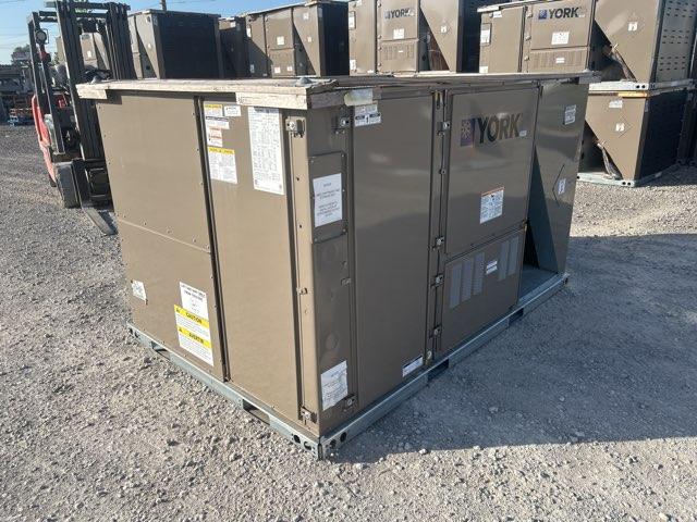 8.5 Ton Two-Stage Convertible Packaged Air Conditioning Unit, 12.2 EER, 208-230/60/3, R410A