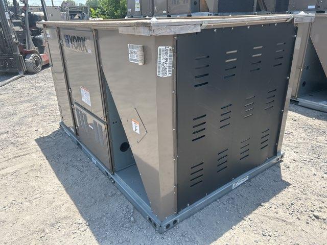 7.5 Ton Two-Stage Convertible Packaged Air Conditioning Unit W/18 Kw Heat, 12.2 EER, 460/60/3, R410A