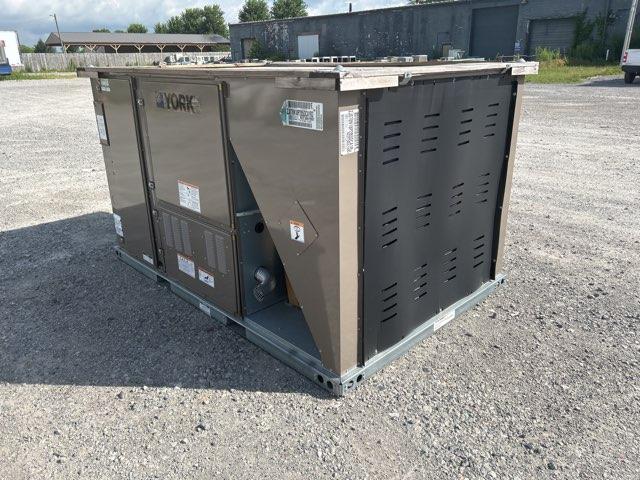 6.5 Ton Two-Stage Convertible Natural Gas/Electric Packaged Unit, 11.8 EER, 208-230/60/3, R410A