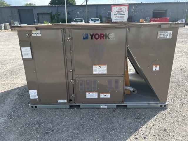 6.5 Ton Two-Stage Convertible Natural Gas/Electric Packaged Unit, 11.8 EER, 208-230/60/3, R410A