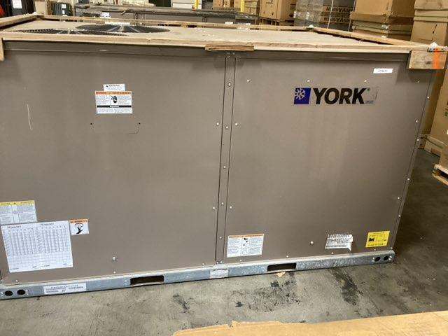 7.5 Ton Two-Stage Convertible Packaged Air Conditioning Unit, 12.2 EER, 460/60/3, R410A