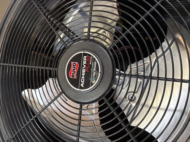 3 Ton Three-Stage Split-System Communicating Heat Pump 208-230/60/1 R410A 16 SEER2