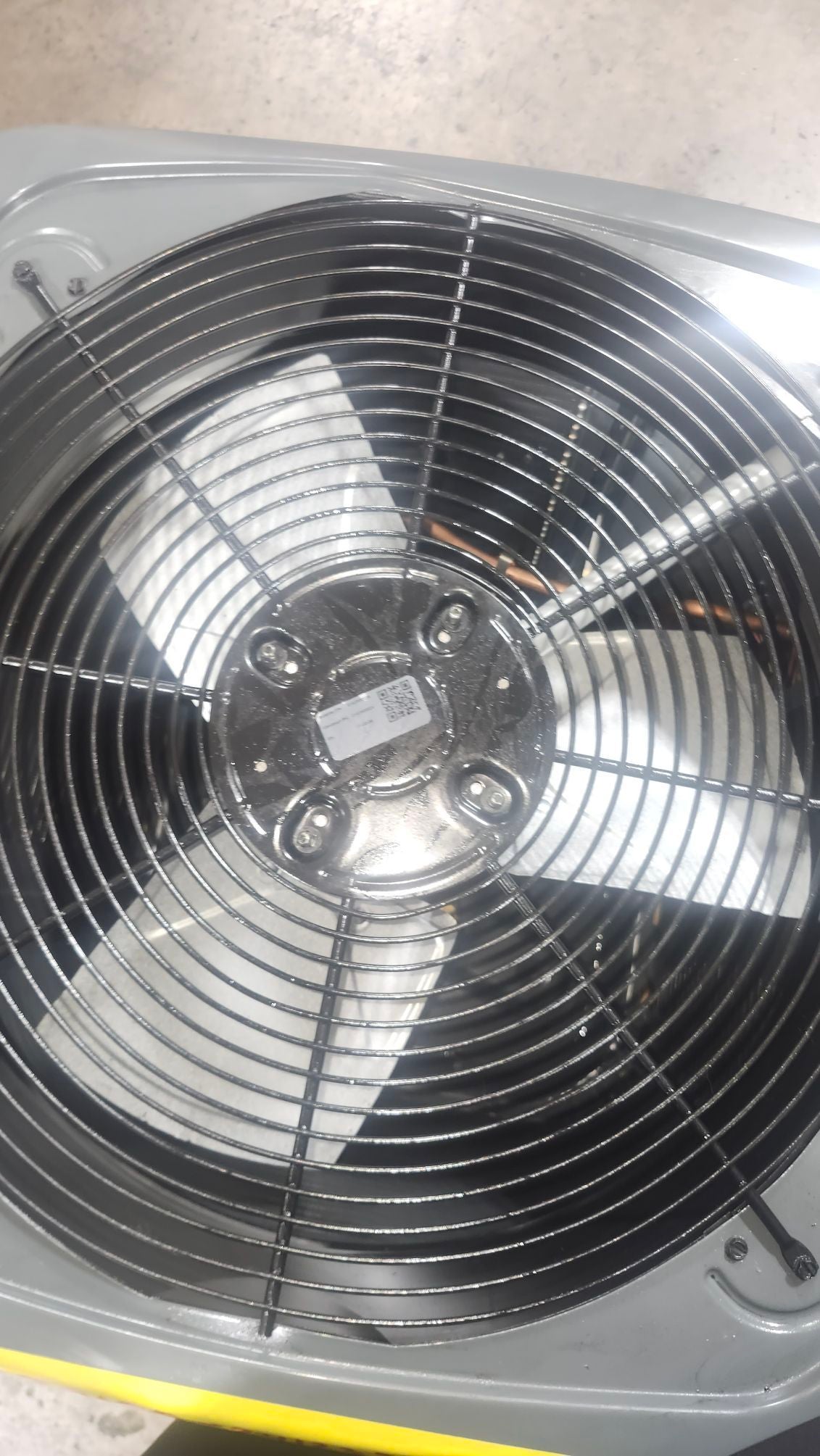 1.5 Ton Single-Stage Split-System Air Conditioner 208-230/60/1 R410A 14.3 SEER2