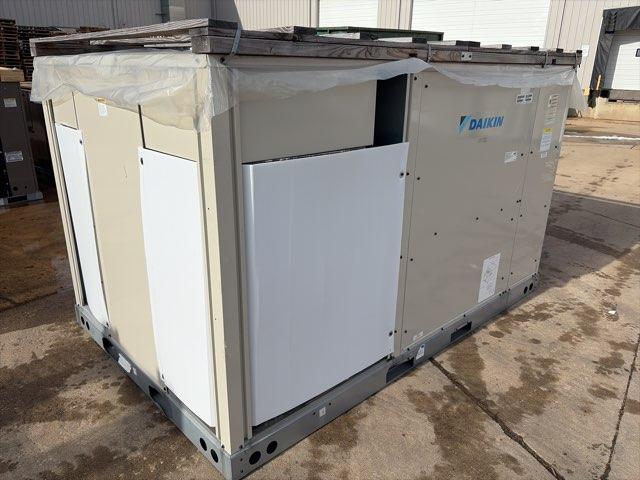 10 Ton Two-Stage Convertible Packaged Air Conditioning Unit, 11.2 EER, 208-230/60/3, R410A
