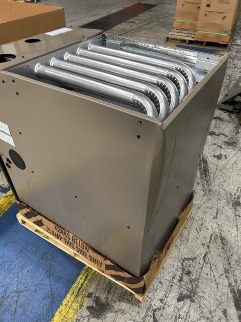 100,000 BTU 2-Stg Multiposition ECM Var Speed Comm Compatible Gas Furnace 96% 115/60/1 CFM: 1757