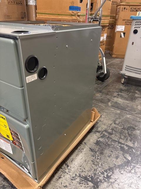 90,000 BTU Modulating Upflow ECM Variable Speed Communicating Gas Furnace 94.1% 115/60/1 CFM: 2000