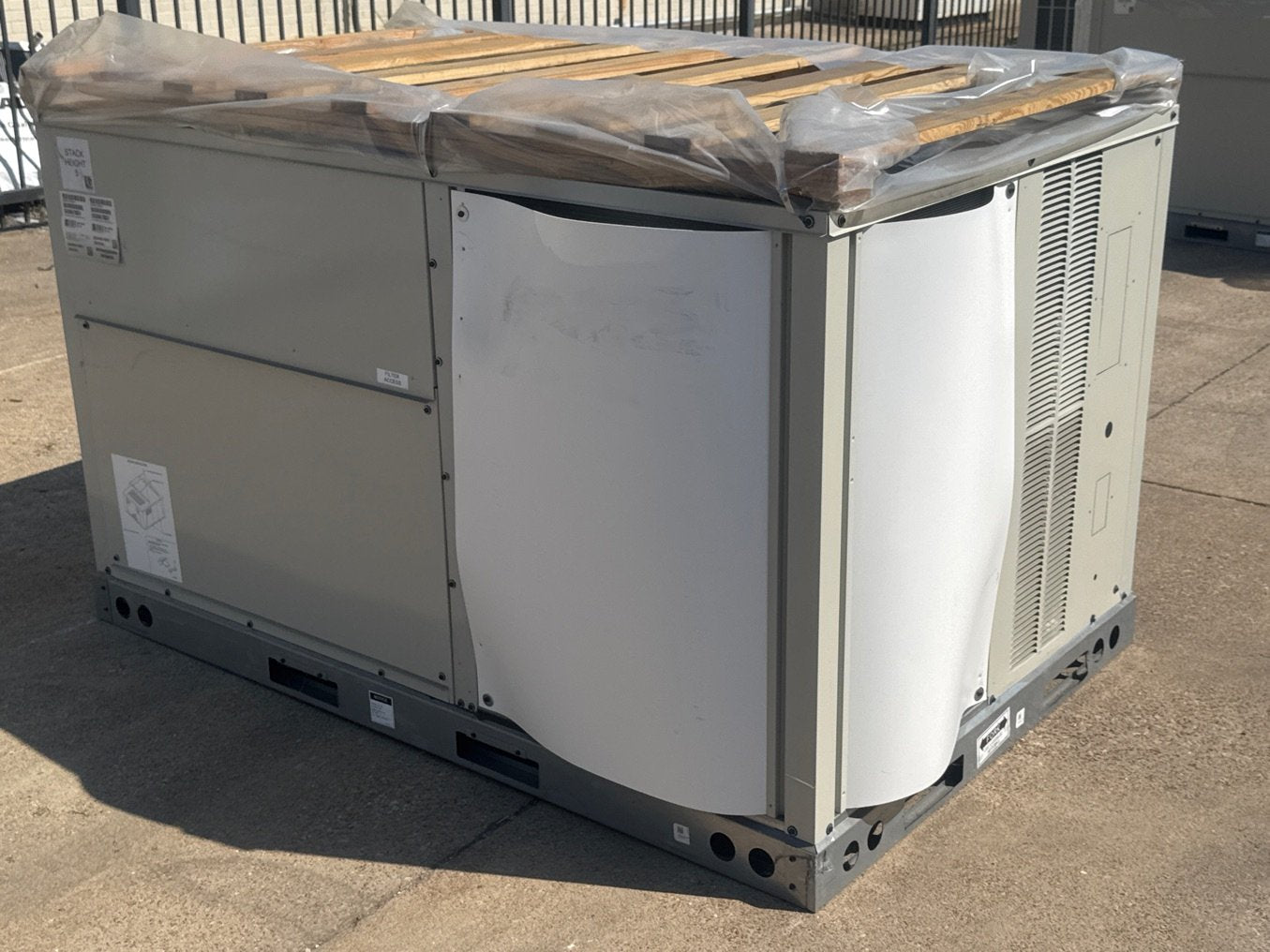 4 Ton Ultra Low NOx Two-Stage Convertible Natural G/E Packaged Unit, 16.4 SEER2, 460/60/3, R410A