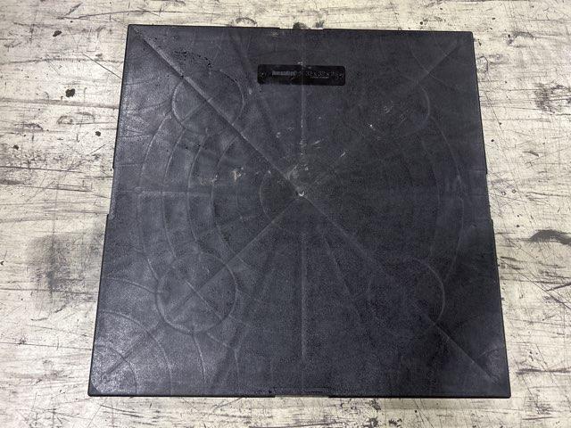 1.5 Ton 1-Stg SS Air Conditioner 208-230/60/1 R410A 14.3 SEER2 and 32 x 32 x 2 " Black Equipment Pad