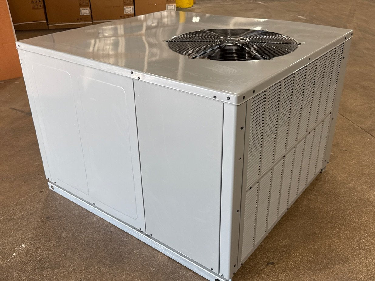 2.5 Ton Ultra Low NOx 2-Stg Convertible Natural G/E Packaged Unit, 14.6 SEER2, 208-230/60/1, R410A
