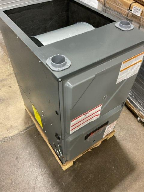 100,000 BTU Single-Stage Downflow/Horizontal ECM Multi Speed Gas Furnace 96% AFUE 115/60/1 CFM: 2000