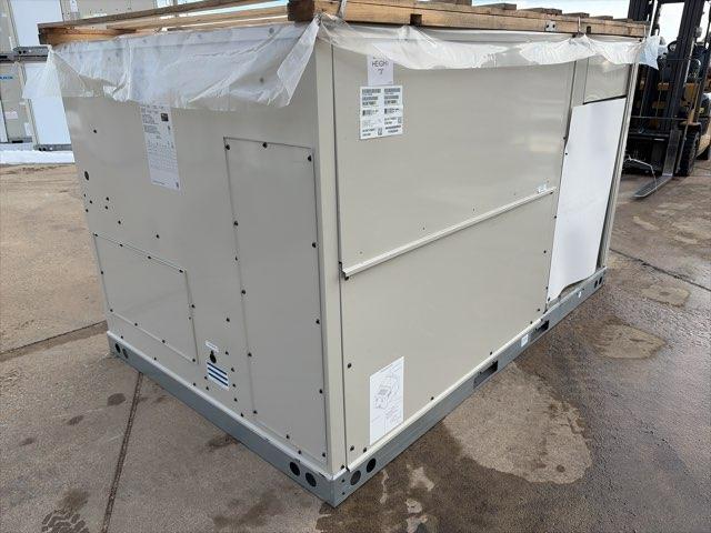 7.5 Ton Two-Stage Convertible Packaged Air Conditioning Unit, 11.2 EER, 575/60/3, R410A