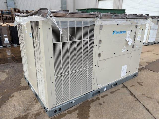 7.5 Ton Two-Stage Convertible Packaged Heat Pump Unit, 11 EER, 208-230/60/3, R410A