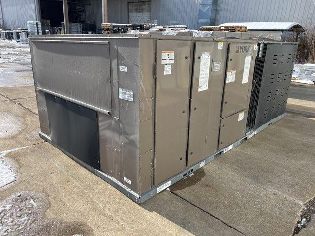 23 Ton Two-Stage Downflow Packaged Air Conditioning Unit, 11.3 EER, 460/60/3, R410A