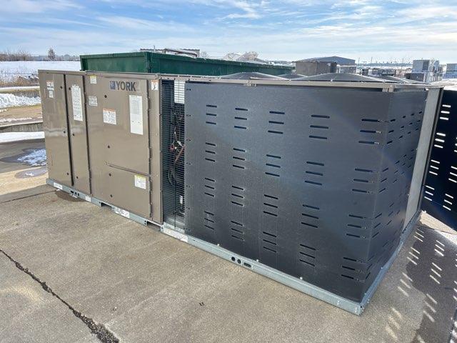 23 Ton Two-Stage Downflow Packaged Air Conditioning Unit, 11.3 EER, 460/60/3, R410A