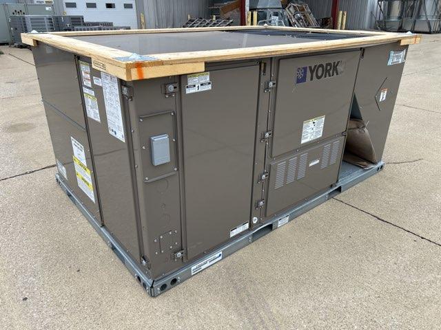 5 Ton 2-Stg Convertible Packaged Air Conditioning Unit W/ 15 Kw Heat, 16.3 SEER, 460/60/3, R410A