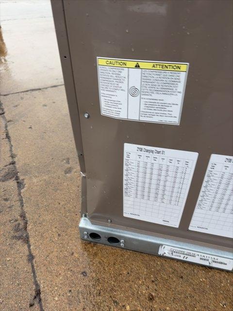 7.5 Ton Two-Stage Convertible Natural Gas/Electric Packaged Unit, 12 EER, 208-230/60/3, R410A